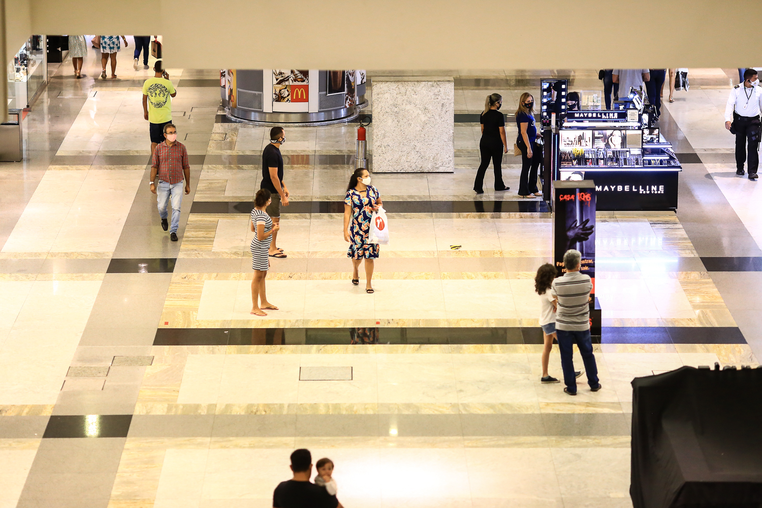Movimento no shopping hoje 