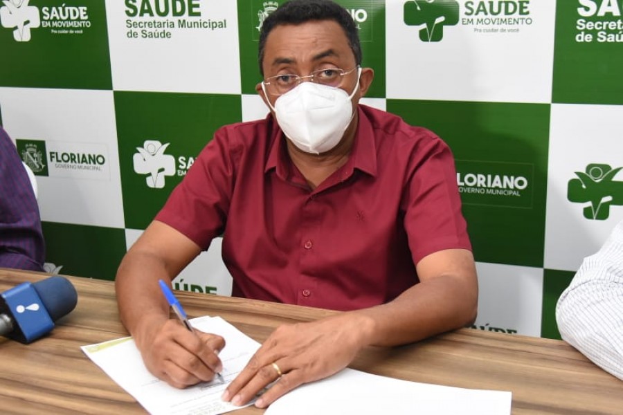 Prefeito Joel Rodrigues assina decreto