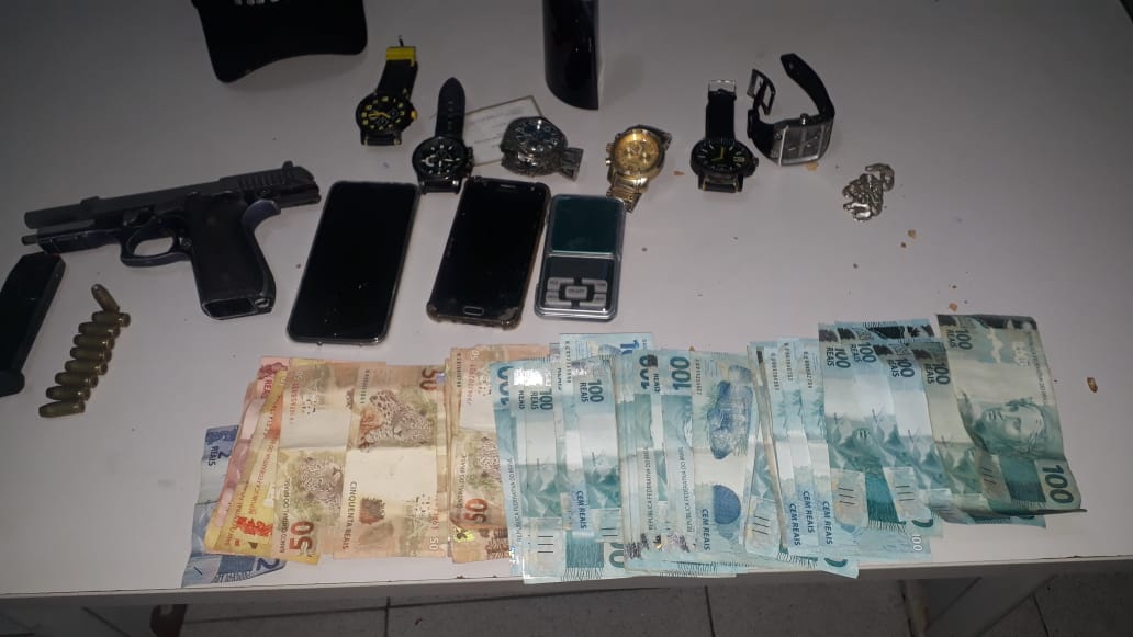 Material encontrado com o acusado