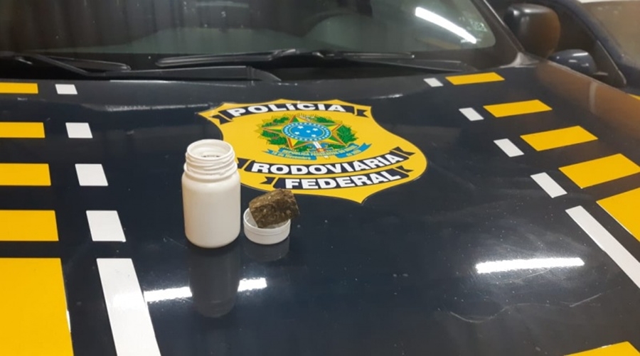 PRF apreende droga na BR 230 em Floriano