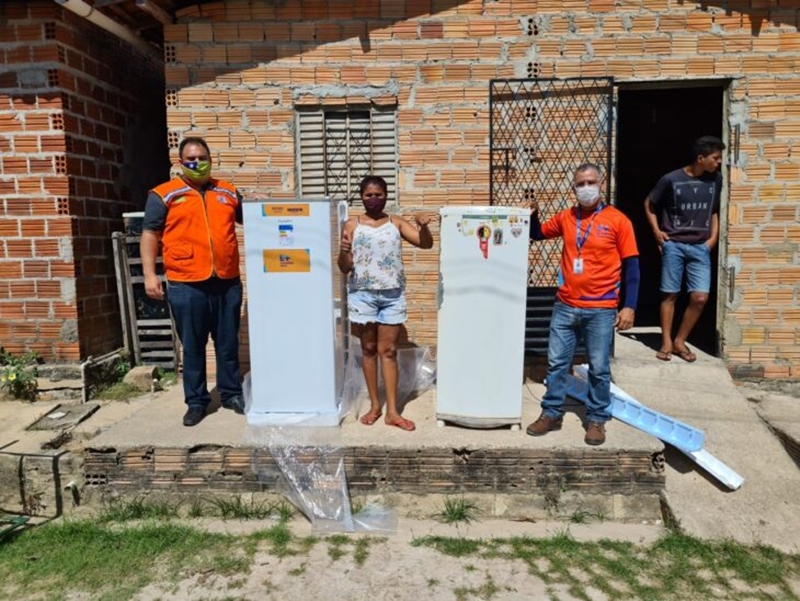 Geladeiras sendo trocadas