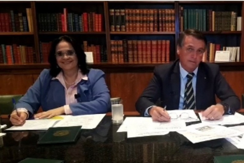 Damares e Bolsonaro em live