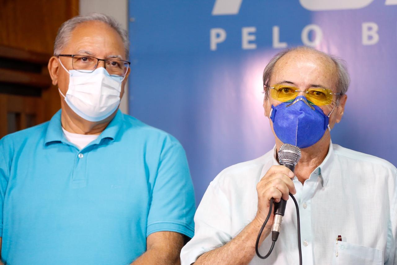 Kleber Montezuma ao lado de Sílvio Mendes