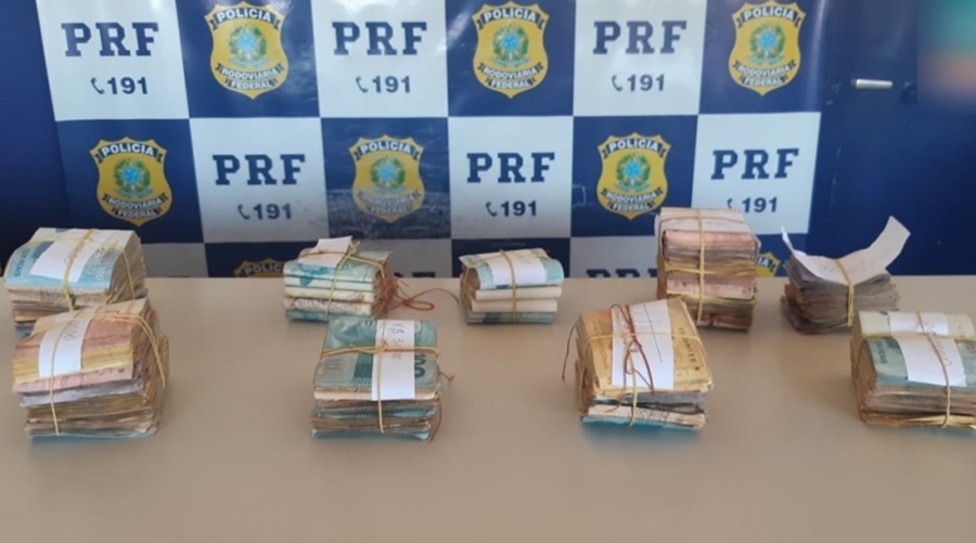 Quantia de quase 50 mil reais apreendida pela PRF