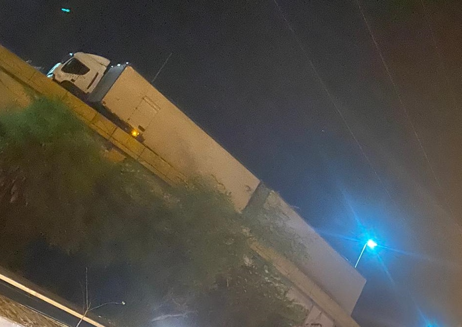 Carreta que ficou presa 