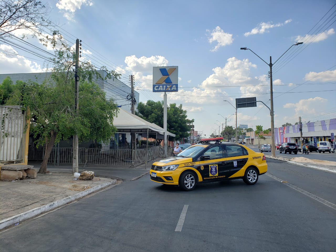 Strans orientando o trânsito