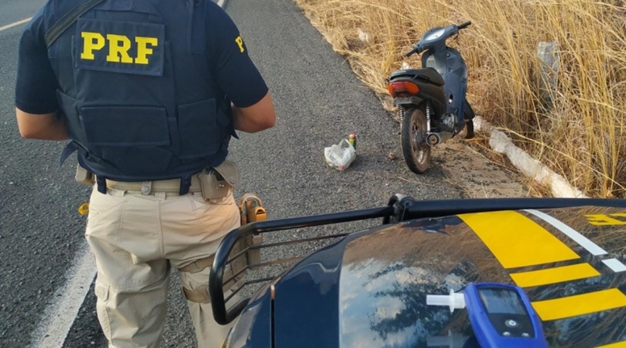 Motocicleta foi apreendida pela PRF em Valença do Piauí