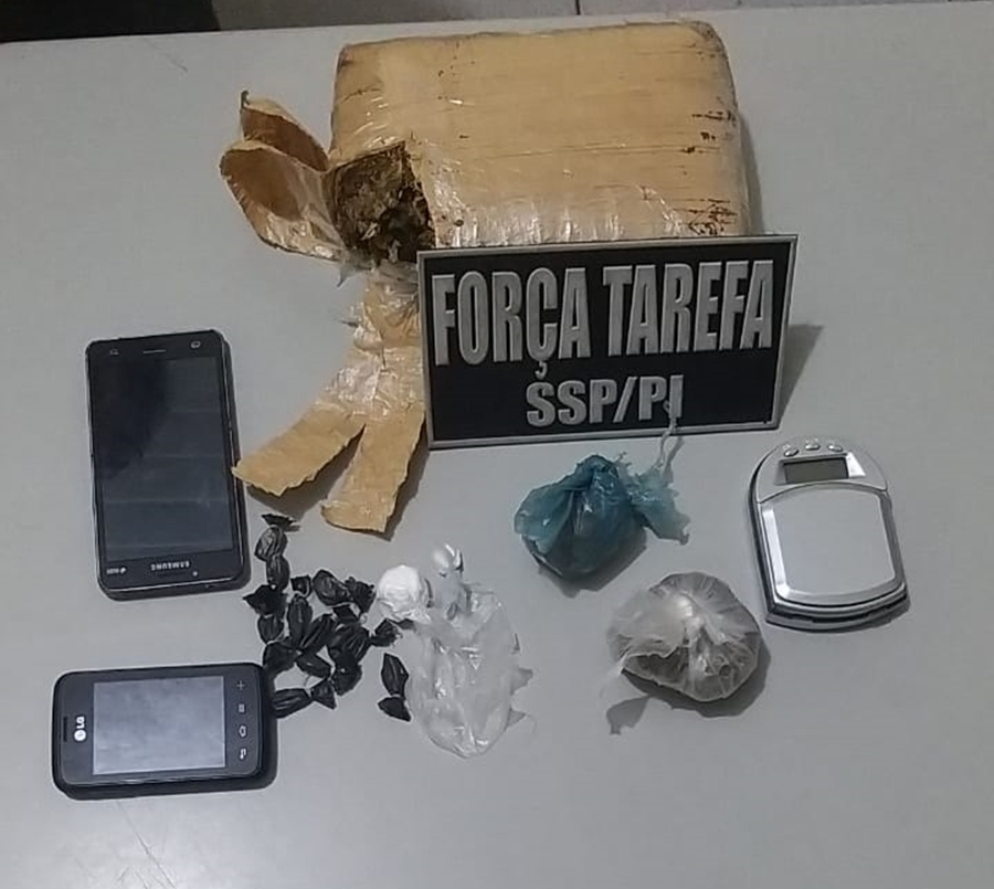 Entorpecentes, balança de precisão e celulares apreendidos