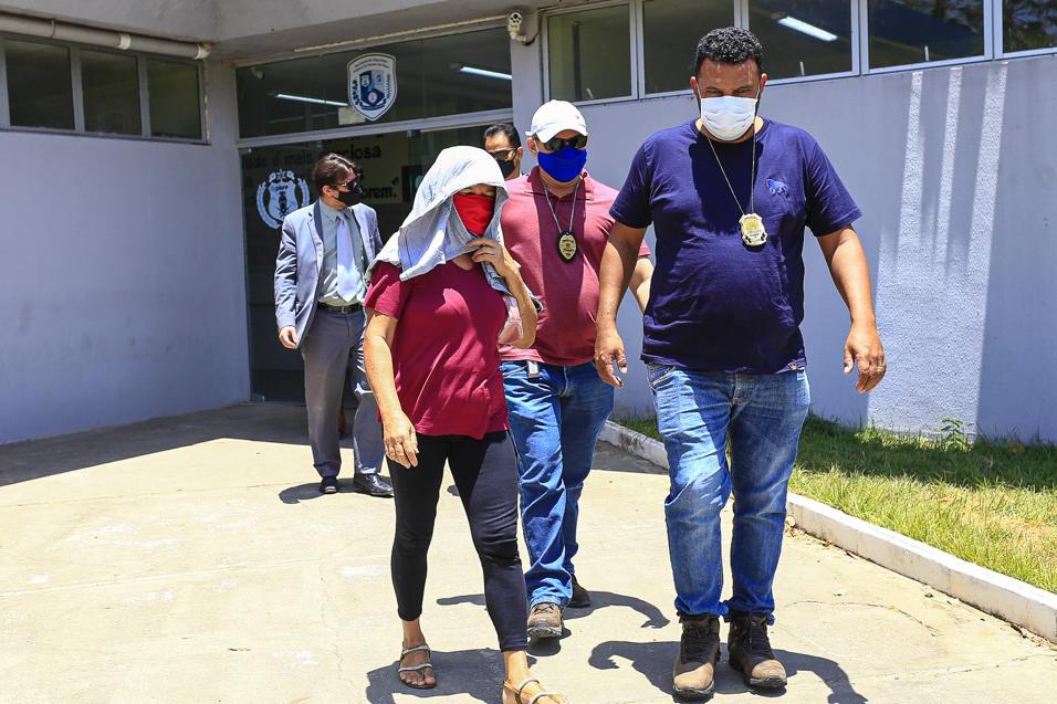 Mulher é presa acusada de matar vizinha 