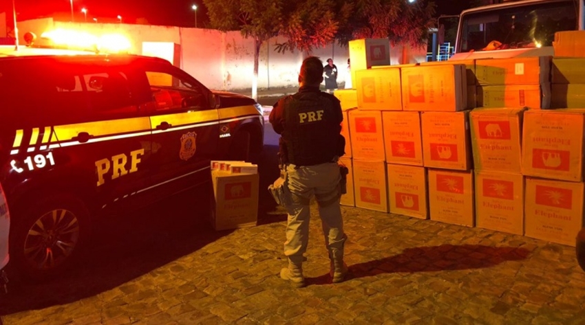Carga de cigarros apreendida na BR 230 em Oeiras