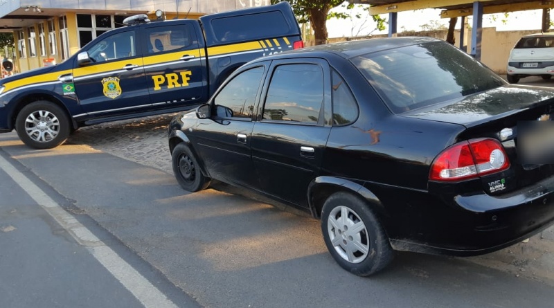 Carro apreendido pela PRF