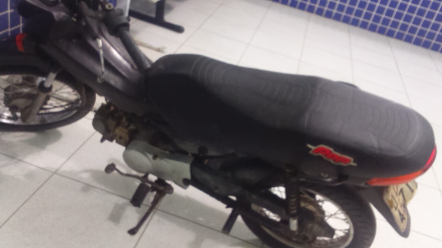 Veículo foi apreendido pela Polícia Militar
