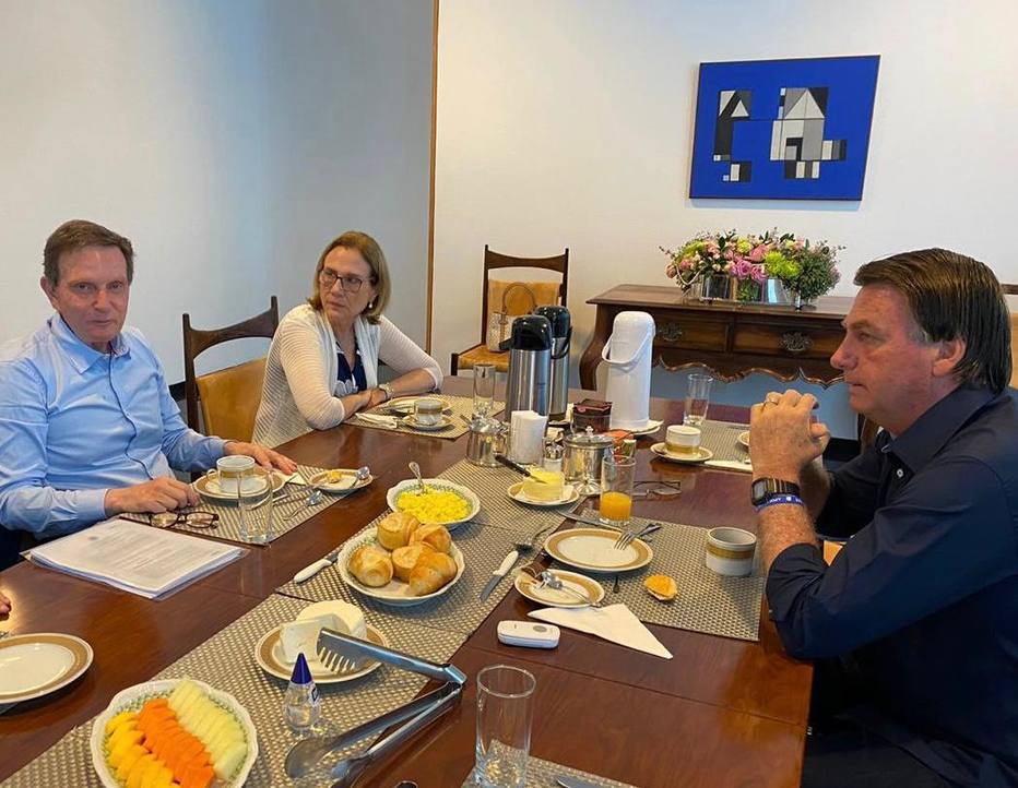 Bolsonaro recebe Crivella no Alvorada para gravar vídeo de apoio