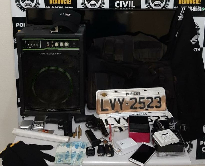 Material apreendido pela Polícia Civil