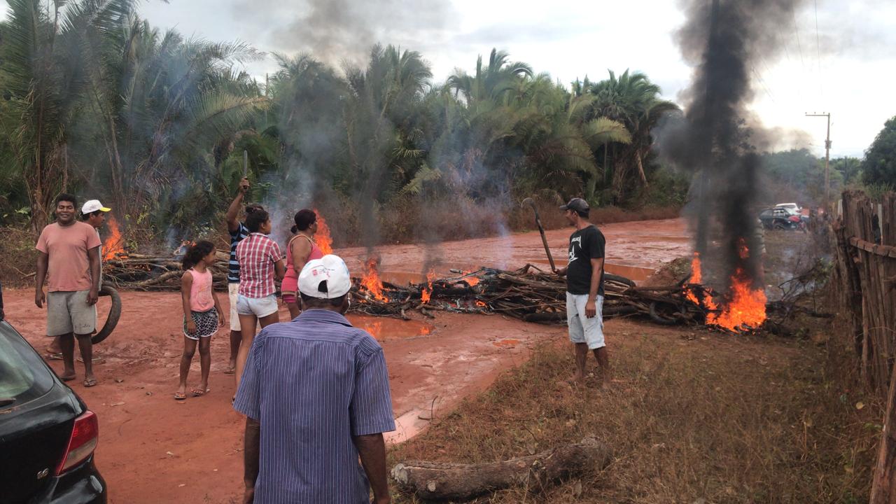 Moradores protestam na zona rural de Teresina