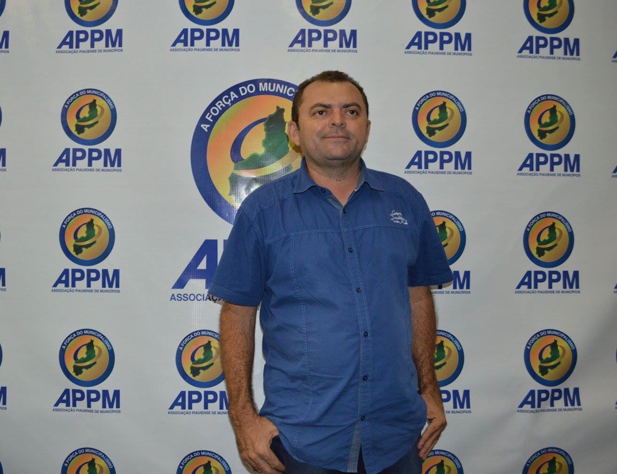 Prefeito Valdinei Carvalho