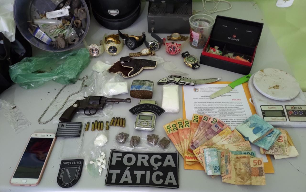 Material aprendido pela PM com o casal