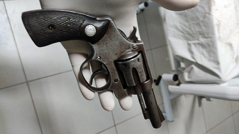 Revólver calibre 32 apreendido com o criminoso
