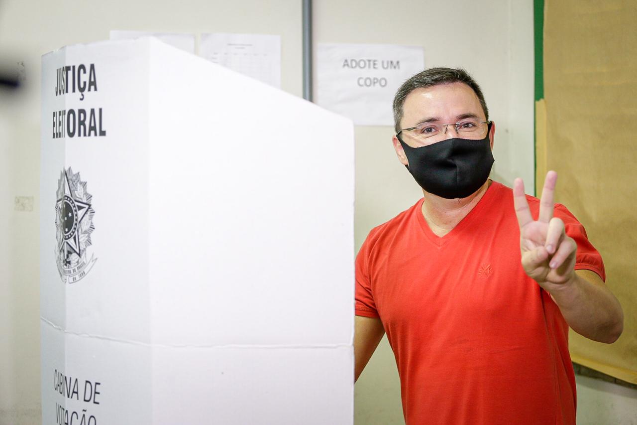 Fábio Novo votando