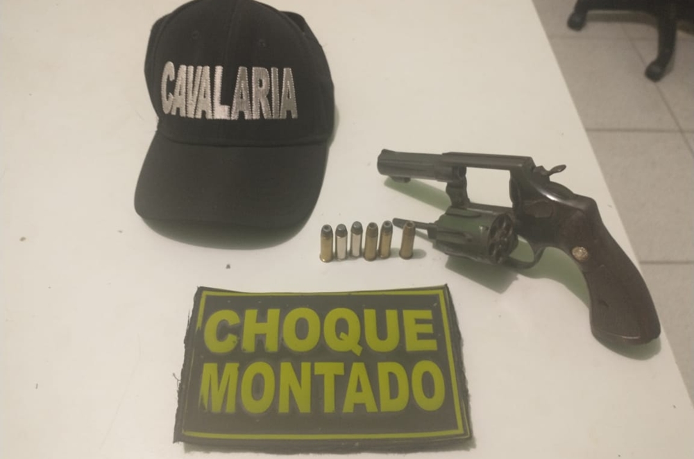 Arma apreendida no bairro Itararé