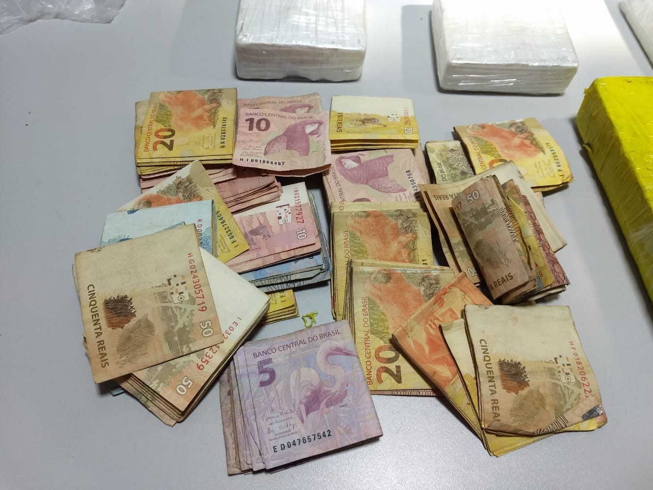 Dinheiro apreendido na residência do Parque Piauí