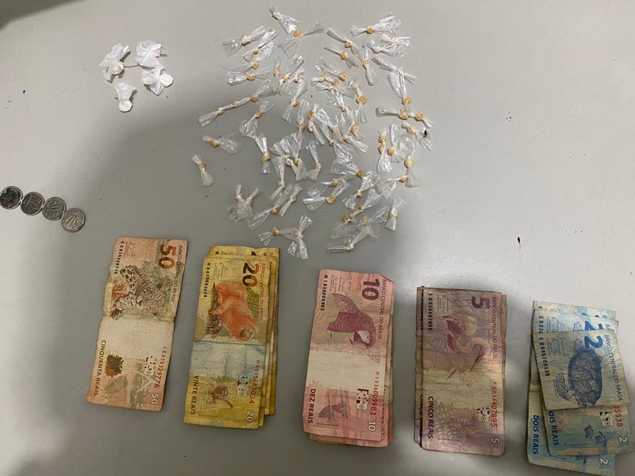Drogas e dinheiro apreendido