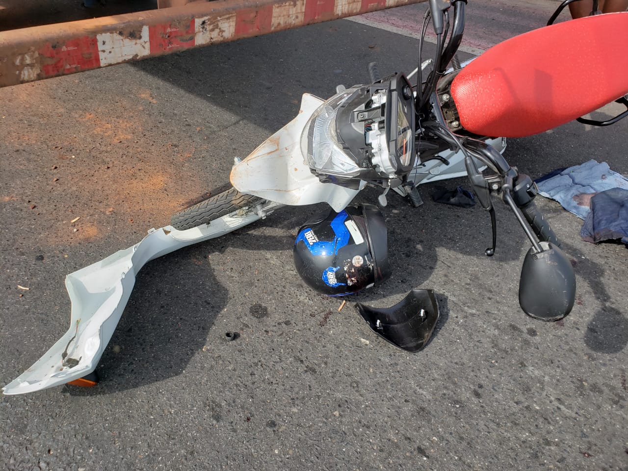 Motocicleta ficou completamente destruída